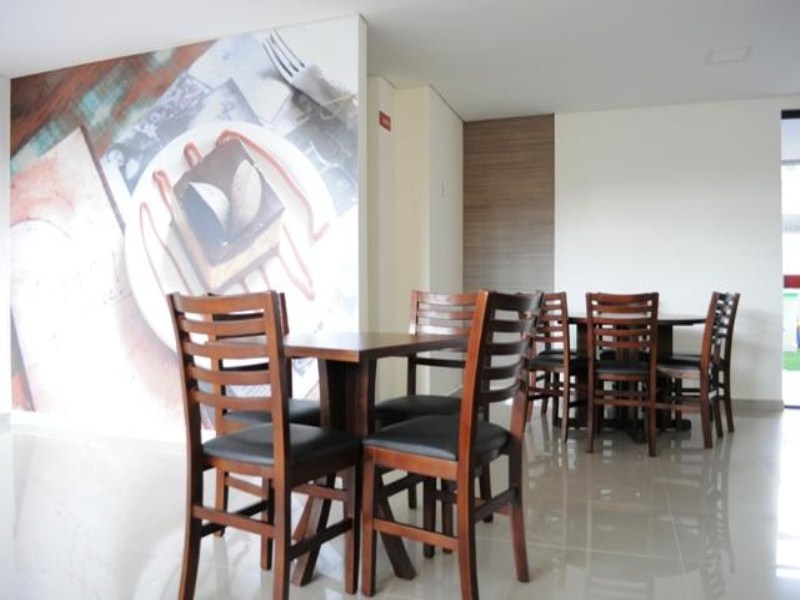 Apartamento com 2 dormitórios à venda, 73 m² por R$ 340.000,