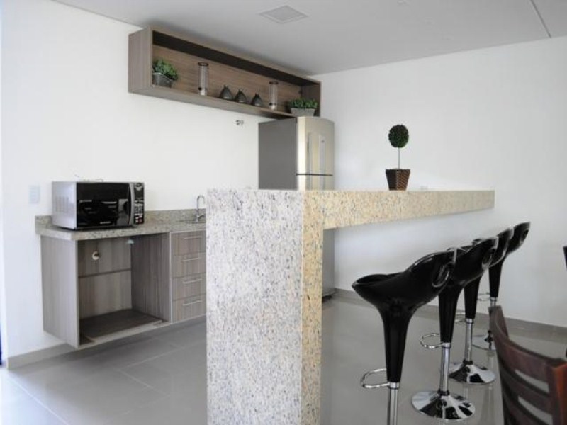 Apartamento com 2 dormitórios à venda, 73 m² por R$ 340.000,