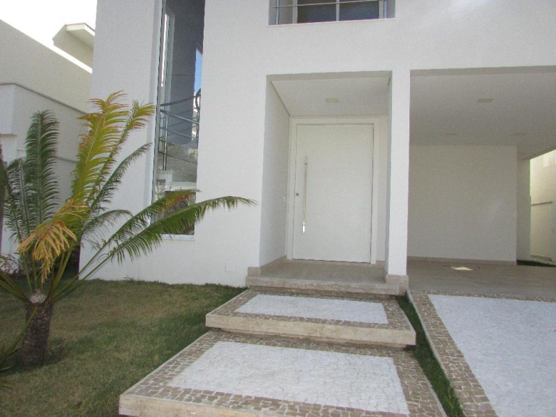 Sobrado com 3 dormitórios à venda, 269 m² por R$ 1.760.000 -