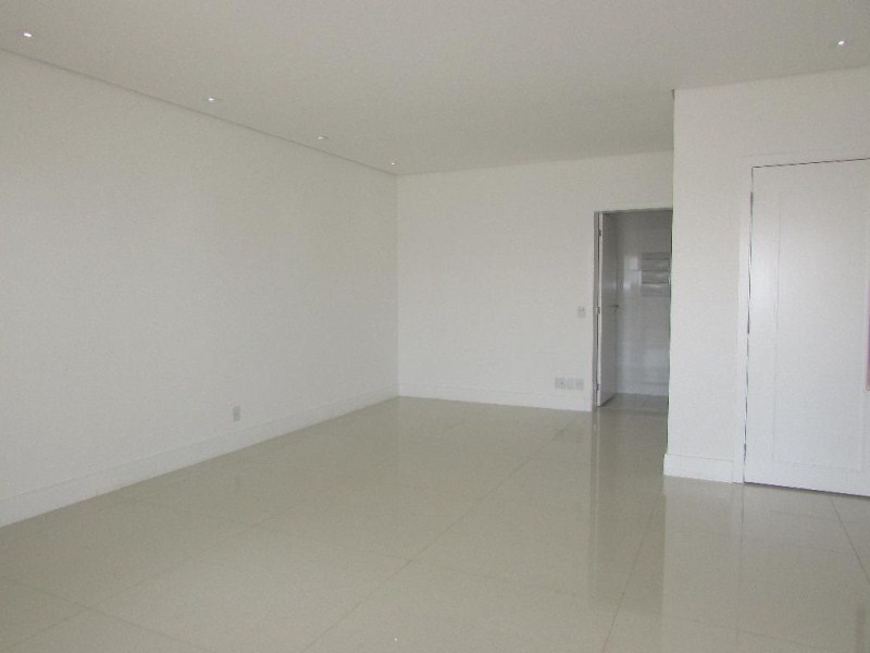 Apartamento com 3 dormitórios à venda, 196 m² por R$ 1.610.0