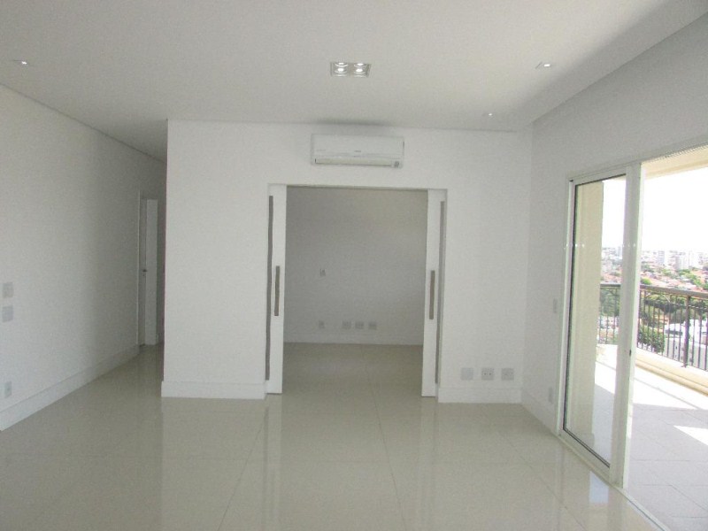 Apartamento com 3 dormitórios à venda, 196 m² por R$ 1.610.0
