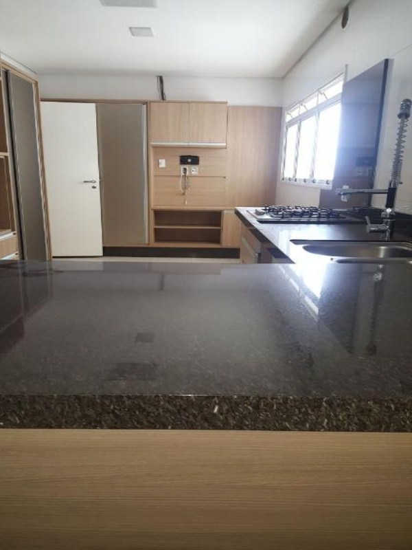 Apartamento com 3 suítes à venda, 247 m² por R$ 2.310.000 - 