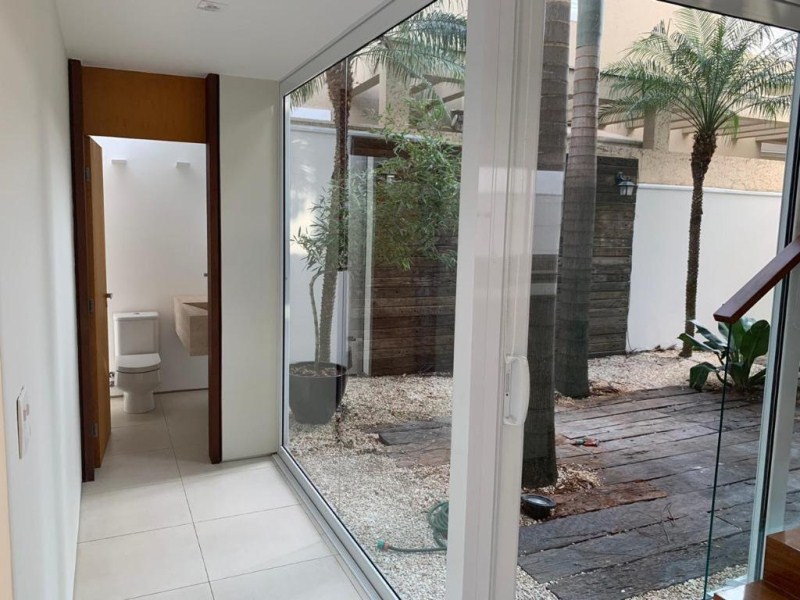 Sobrado com 3 dormitórios à venda, 290 m² por R$ 1.700.000,0