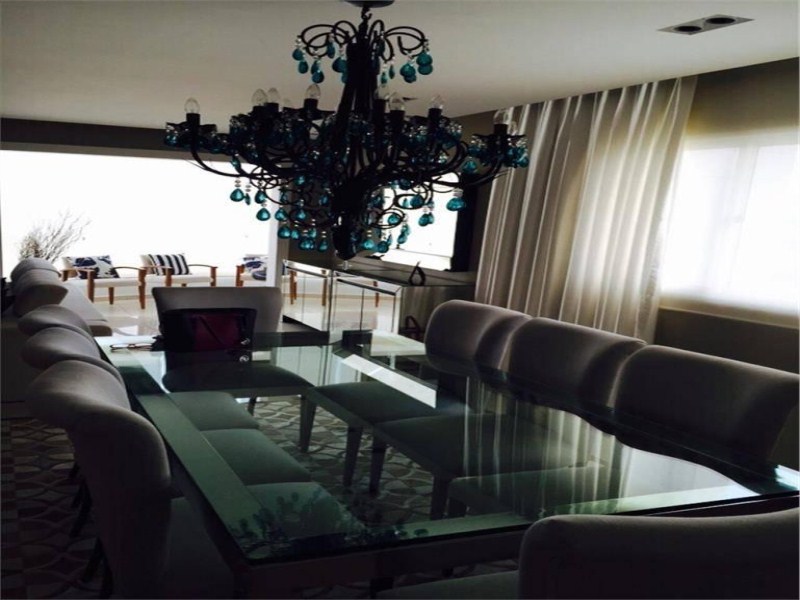 Apartamento com 3 dormitórios à venda, 196 m² por R$ 1.700.0
