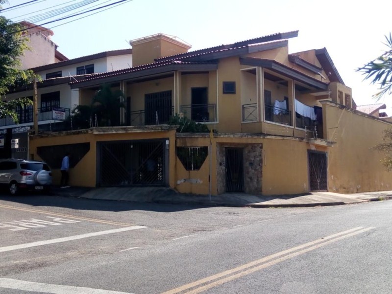 Sobrado com 4 dormitórios à venda, 320 m² por R$ 850.000 - j