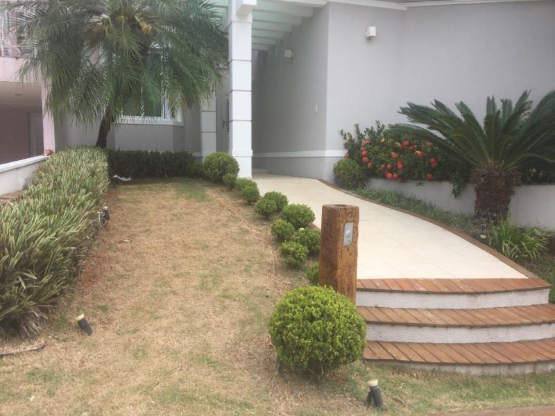 Sobrado à venda por R$ 2.100.000 - condomínio granja deolind