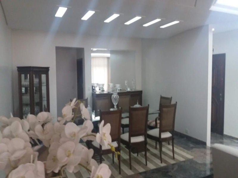 Apartamento com 3 dormitórios à venda, 220 m² por R$ 850.000