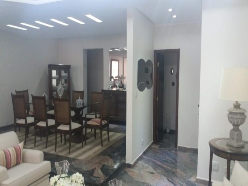 Apartamento com 3 dormitórios à venda, 220 m² por R$ 850.000