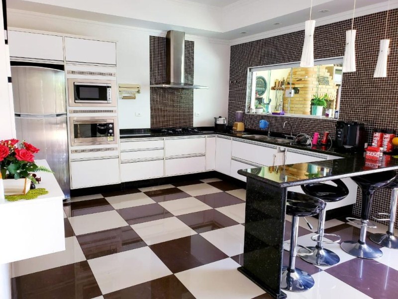 Sobrado com 3 dormitórios à venda, 260 m² por R$ 1.350.000 -