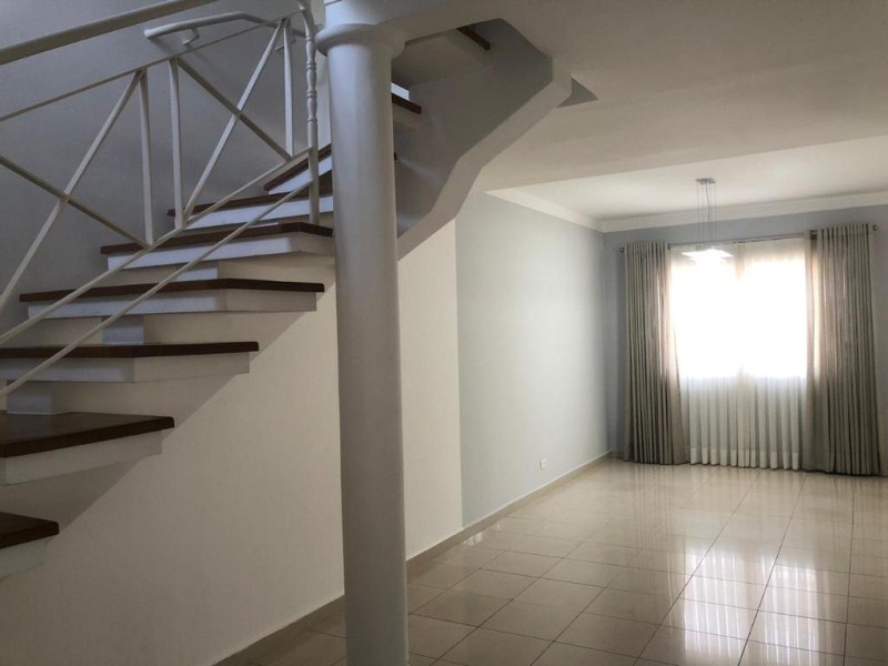 Sobrado com 4 dormitórios à venda, 180 m² por R$ 790.000 - c
