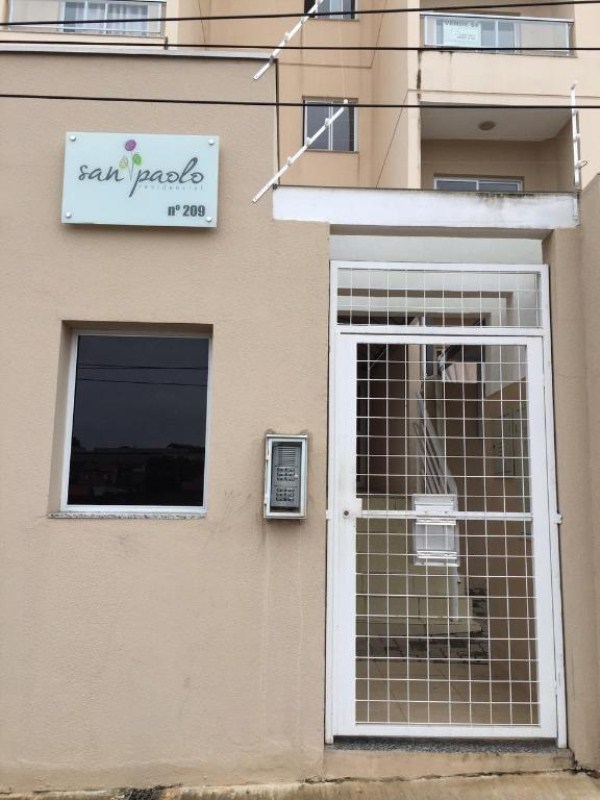 Apartamento com 2 dormitórios à venda, 65 m² por R$ 240.000 