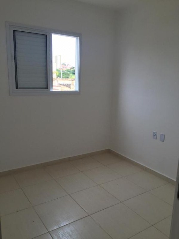 Apartamento com 2 dormitórios à venda, 65 m² por R$ 240.000 