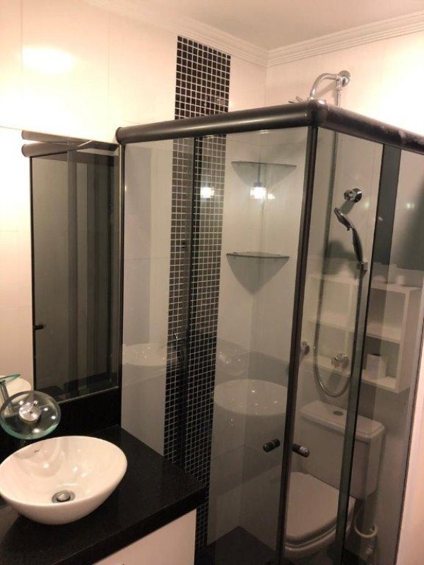 Apartamento com 3 dormitórios à venda, 70 m² por R$ 380.000 