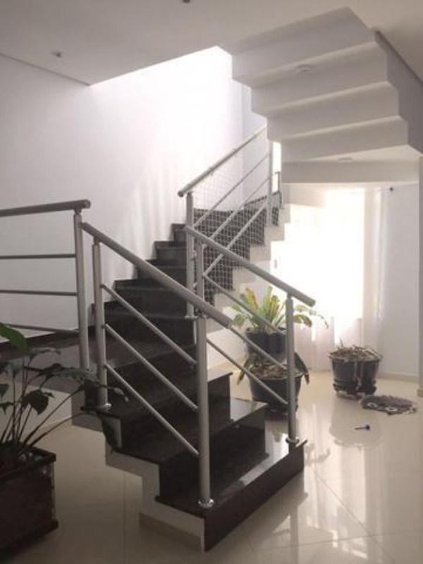 Sobrado com 3 dormitórios à venda, 260 m² por R$ 1.100.000 -