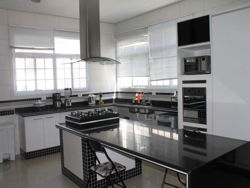 Sobrado com 4 dormitórios à venda, 270 m² por R$ 1.060.000 -