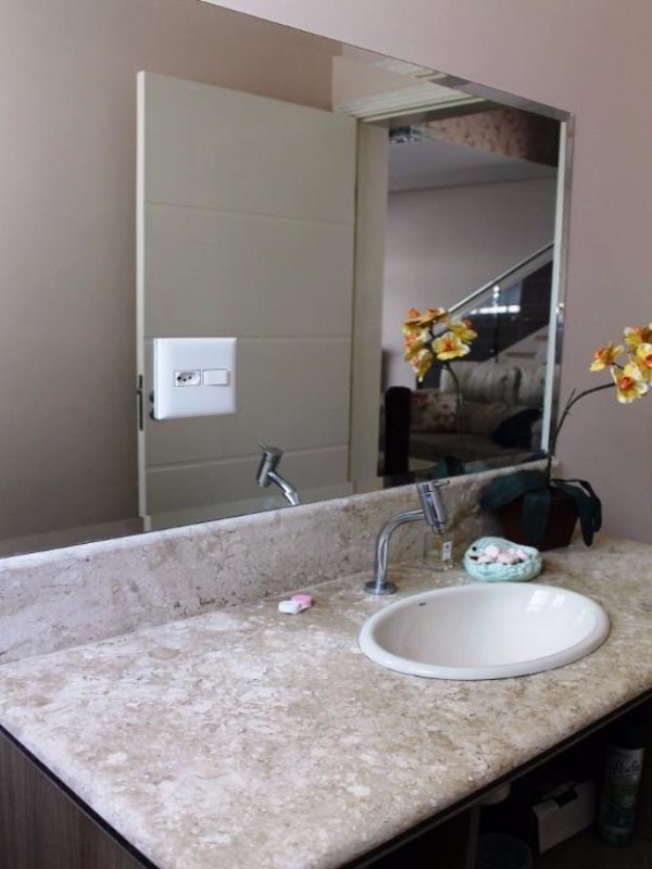Sobrado com 4 dormitórios à venda, 270 m² por R$ 1.060.000 -