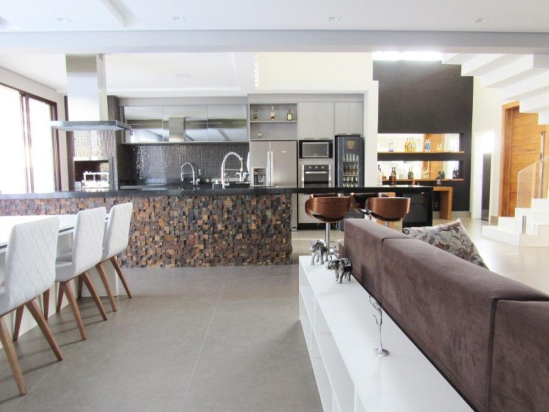 Espetacular sobrado com 4 suítes à venda, 368 m² por R$ 2.10