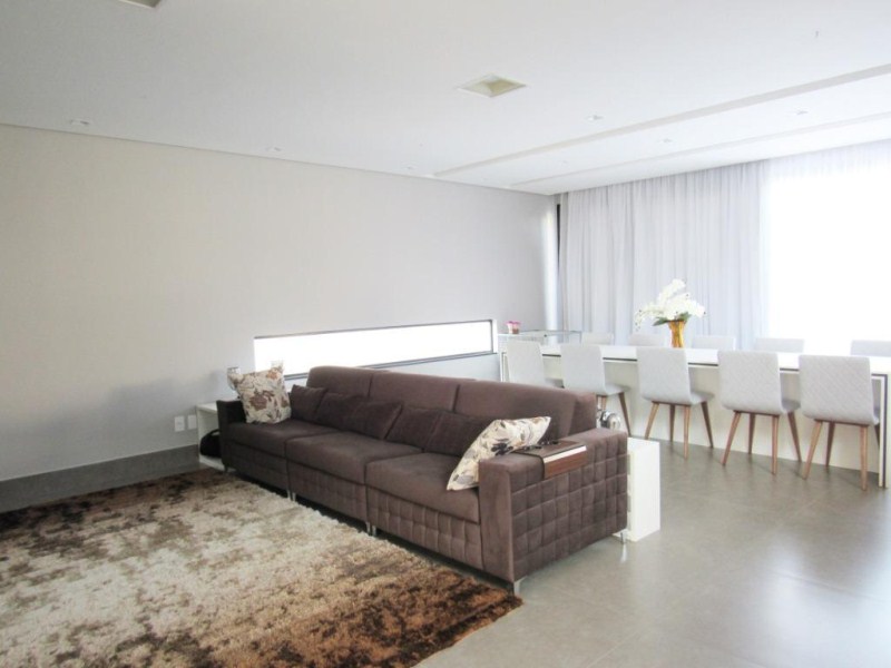 Espetacular sobrado com 4 suítes à venda, 368 m² por R$ 2.10