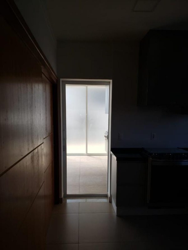 Sobrado com 5 dormitórios à venda, 300 m² por R$ 2.800.000 -