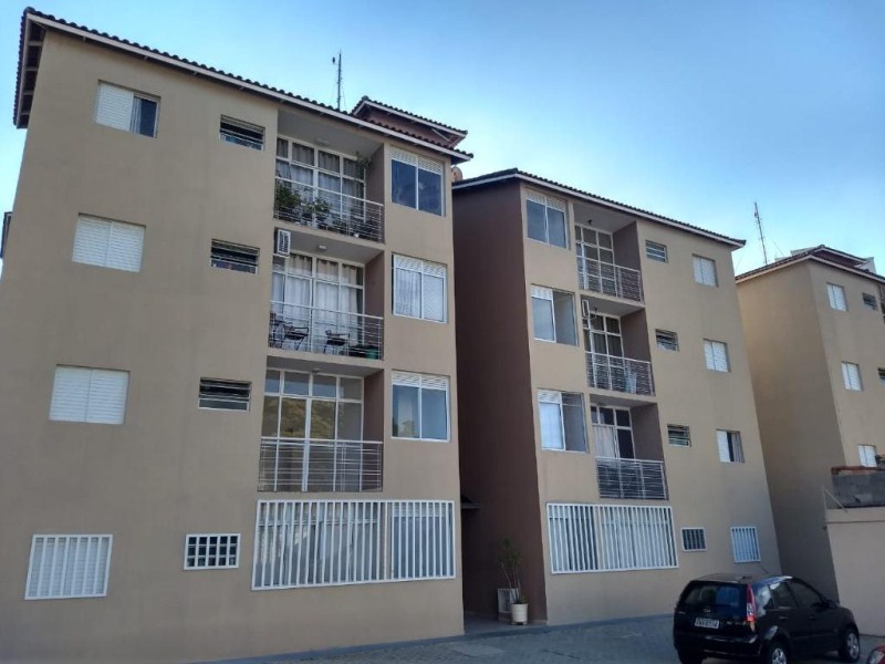 Apartamento com 2 dormitórios à venda, 62 m² por R$ 210.000 
