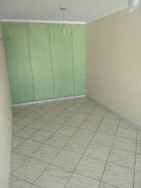 Apartamento com 2 dormitórios à venda, 62 m² por R$ 210.000 