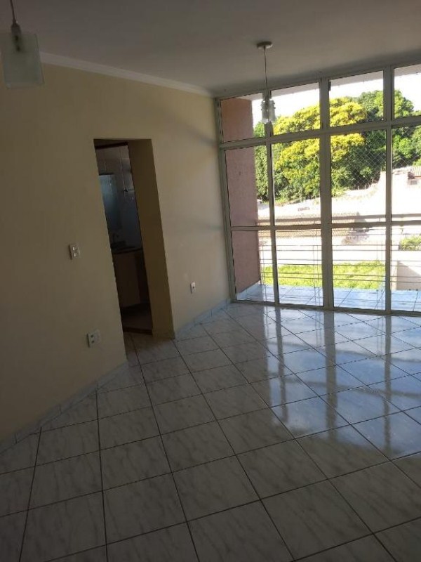 Apartamento com 2 dormitórios à venda, 62 m² por R$ 210.000 