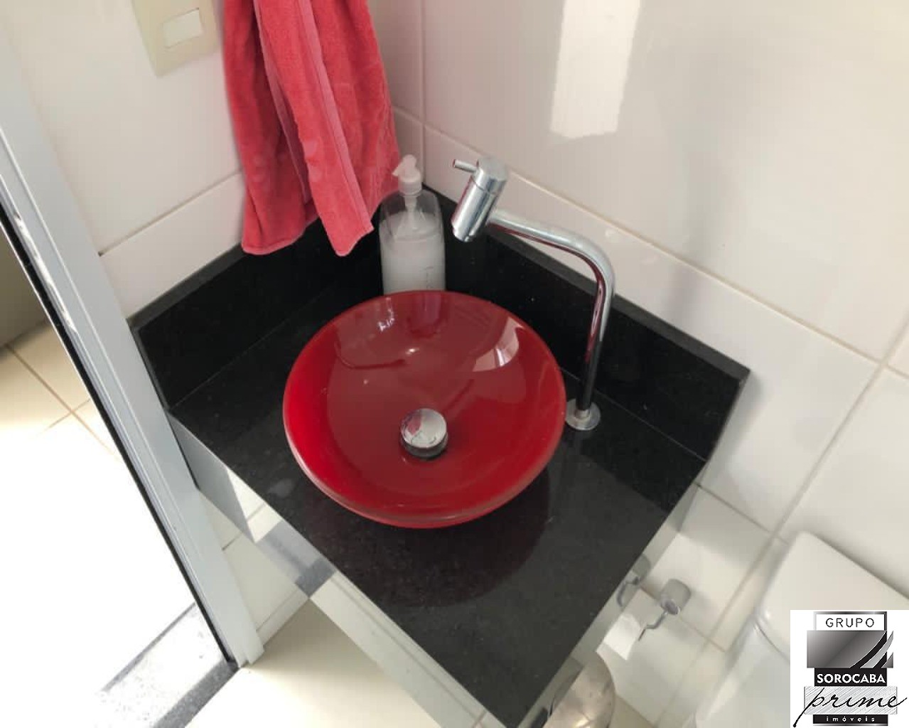Sobrado com 3 dormitórios à venda, 253 m² por R$ 1.290.000 -