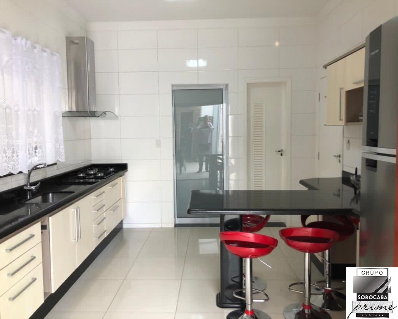 Sobrado com 3 dormitórios à venda, 253 m² por R$ 1.290.000 -