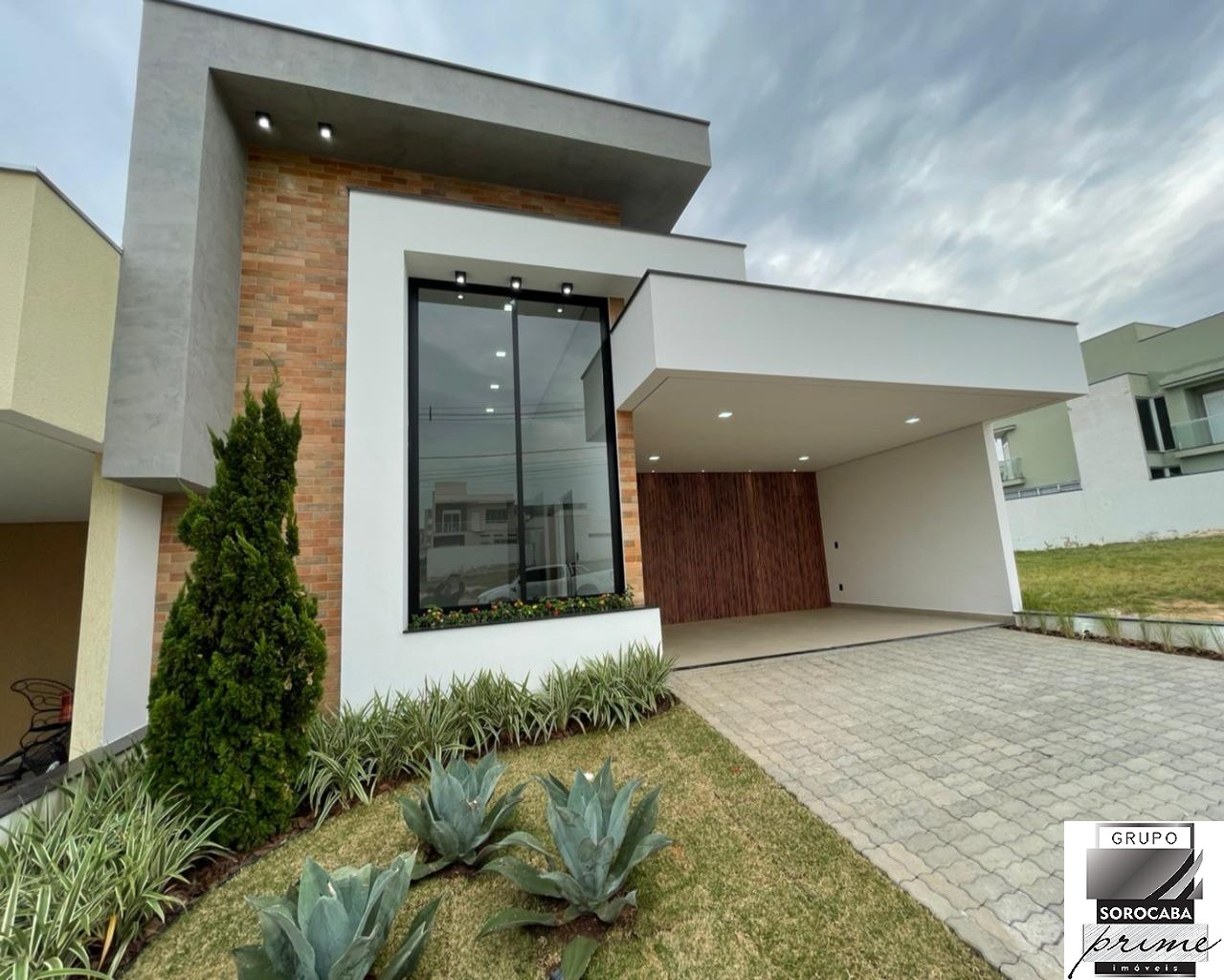 Casa com 3 dormitórios à venda, 175 m² por R$ 980.000 - cond