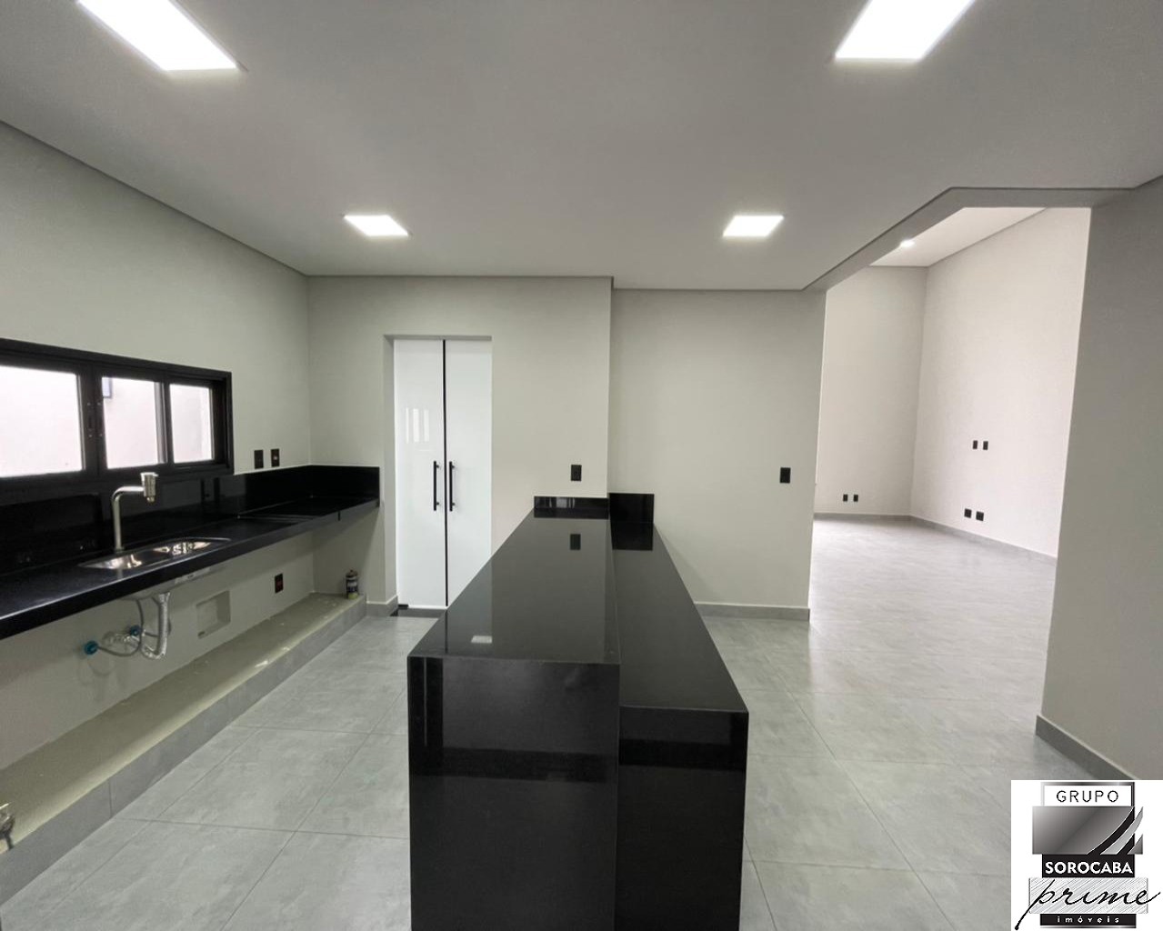 Casa com 3 dormitórios à venda, 175 m² por R$ 980.000 - cond