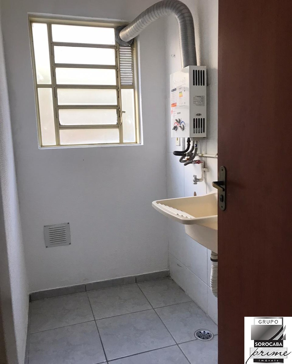 Apartamento com 2 dormitórios à venda, 56 m² por R$ 140.000 