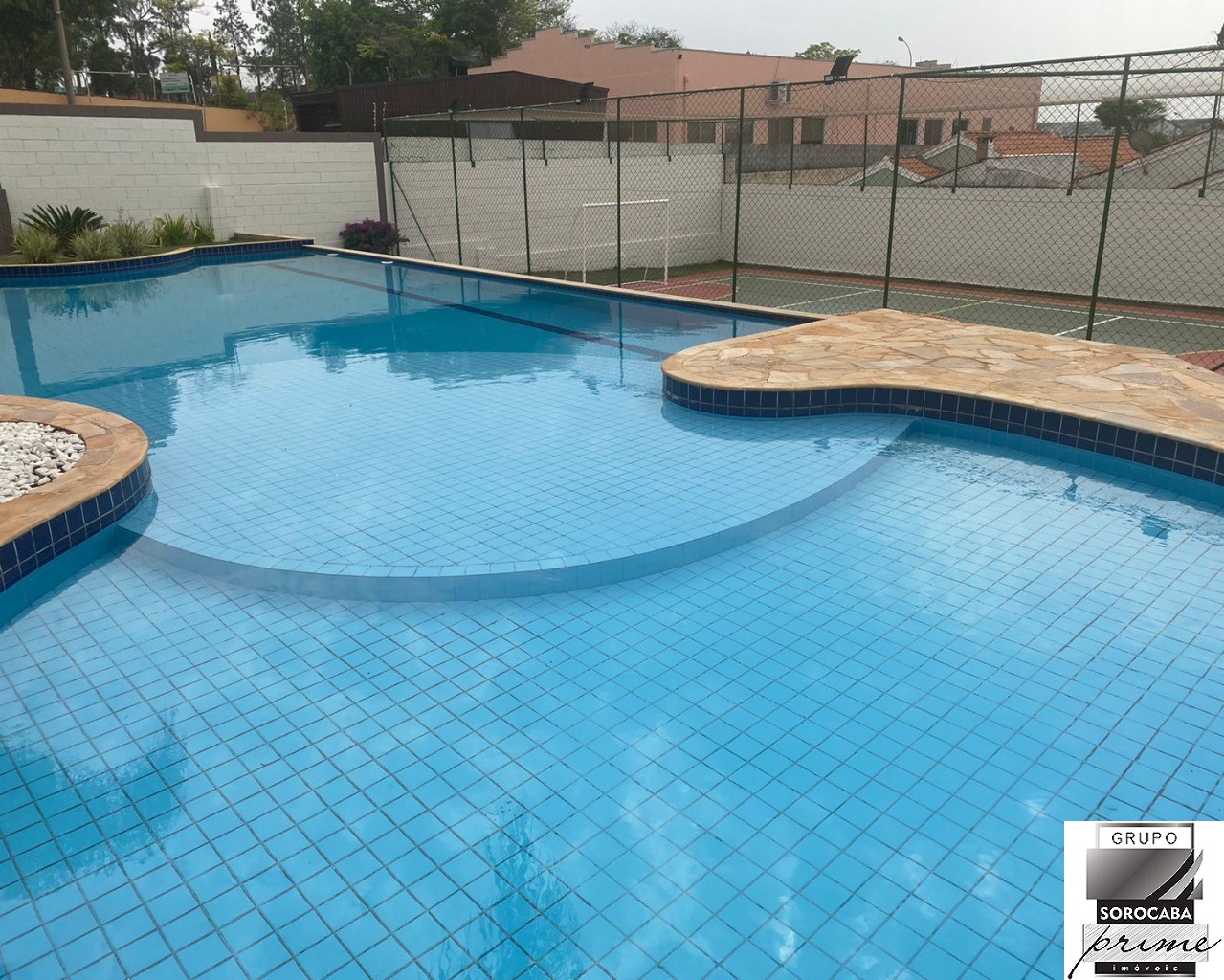Casa com 3 dormitórios à venda, 100 m² por R$ 370.000 - cond