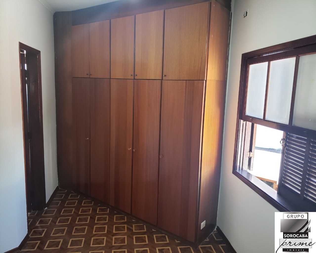 Sobrado com 3 dormitórios à venda, 185 m² por R$ 750.000 - j