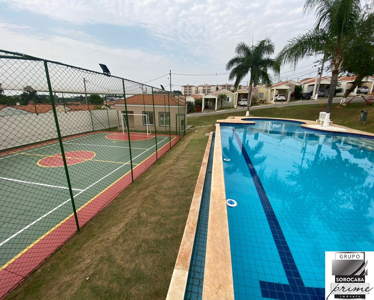 Casa com 3 dormitórios à venda, 100 m² por R$ 370.000 - cond