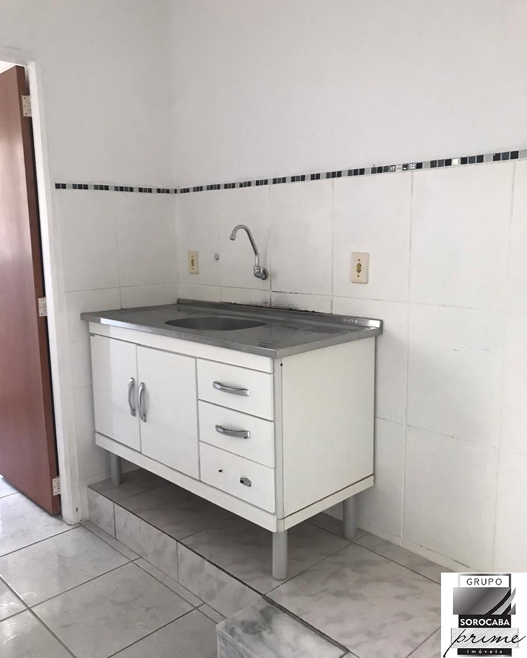 Apartamento com 2 dormitórios à venda, 56 m² por R$ 140.000 
