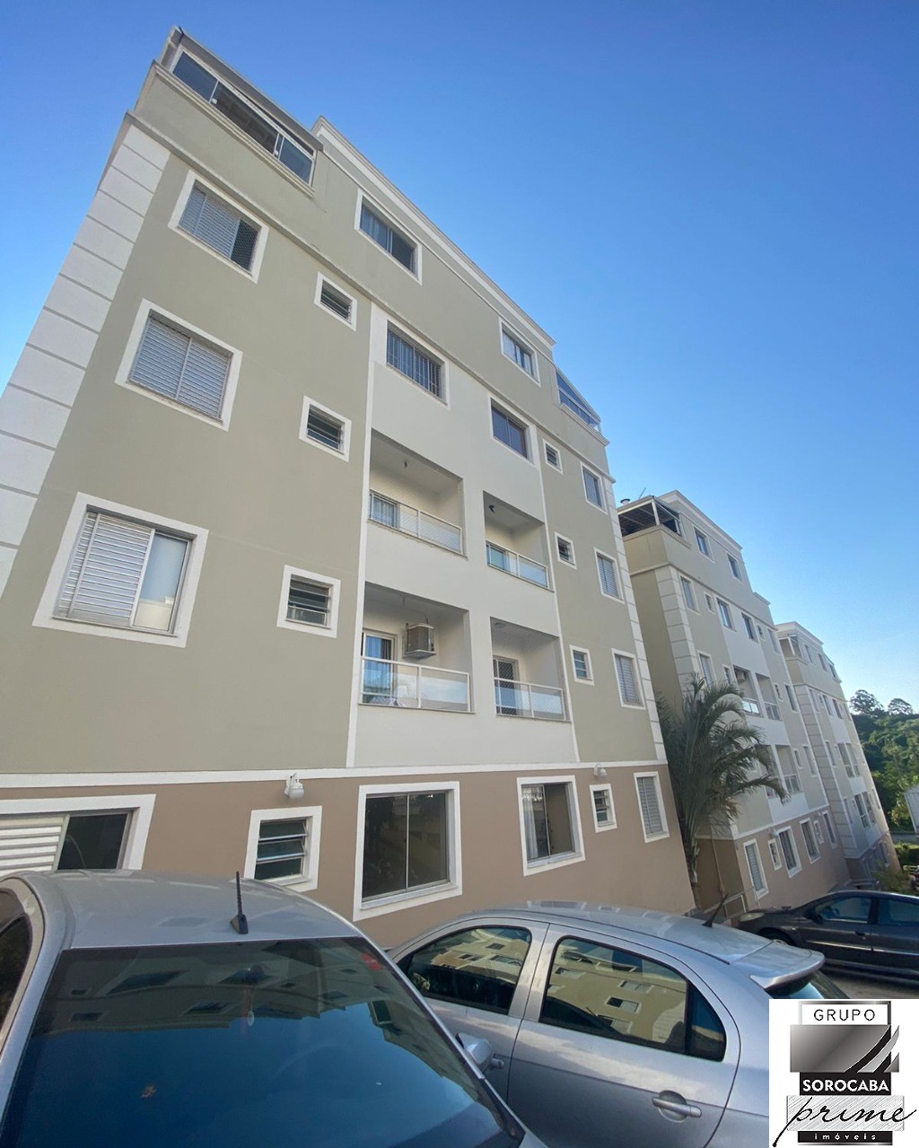 Apartamento com 2 dormitórios à venda, 60 m² por R$ 180.000 