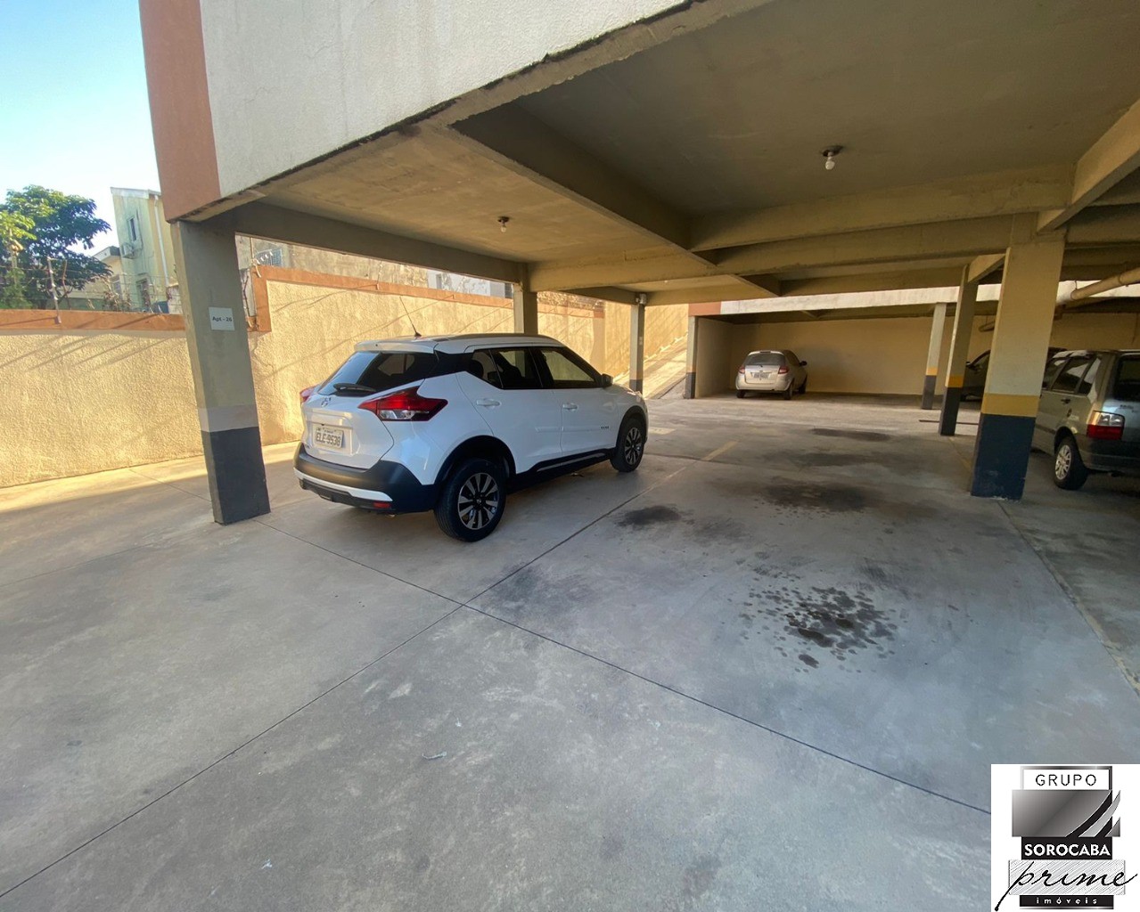Apartamento com 2 dormitórios à venda, 80 m² por R$ 165.000 