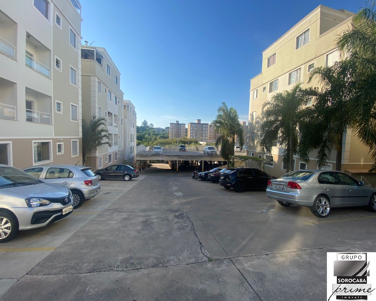 Apartamento com 2 dormitórios à venda, 60 m² por R$ 180.000 