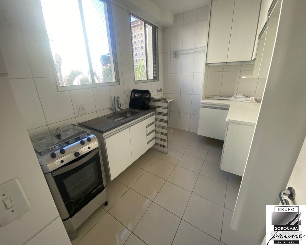 Apartamento com 2 dormitórios à venda, 60 m² por R$ 180.000 