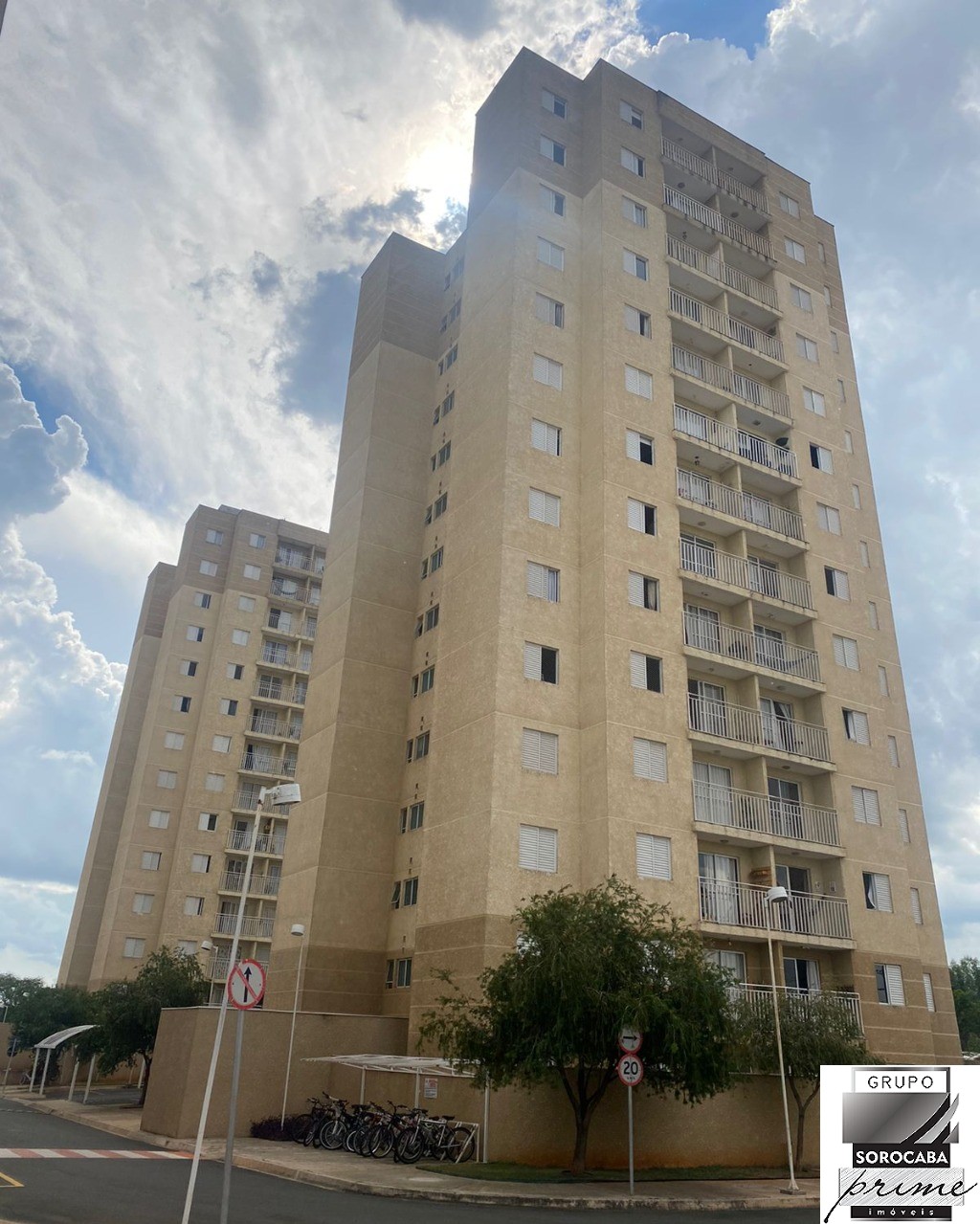 Apartamento com 2 dormitórios para alugar, 63 m² por R$ 990/