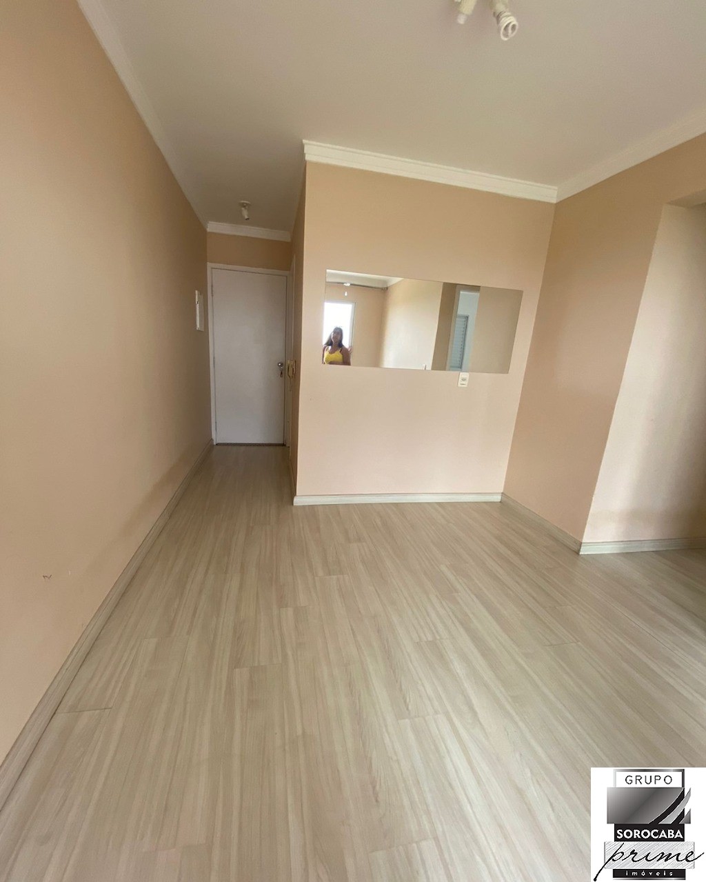 Apartamento com 2 dormitórios para alugar, 63 m² por R$ 990/