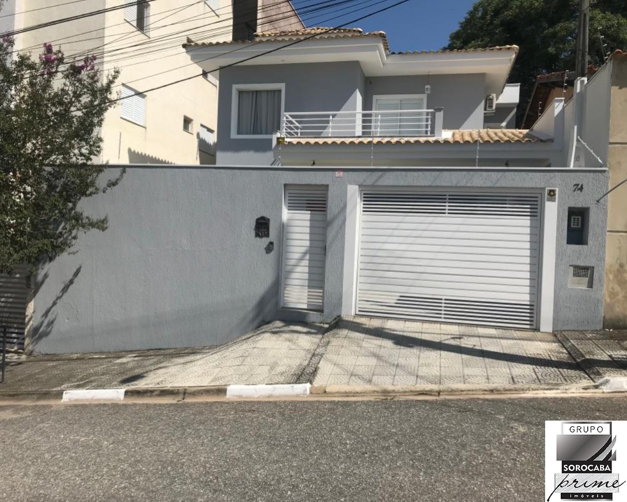 Sobrado com 4 dormitórios à venda, 234 m² por R$ 800.000 - j
