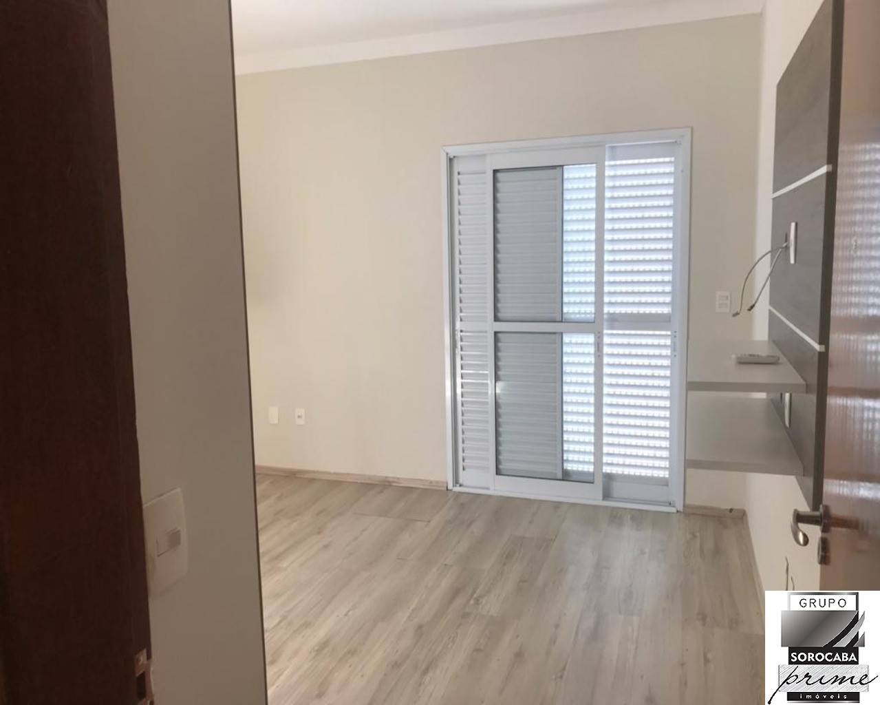 Sobrado com 4 dormitórios à venda, 234 m² por R$ 800.000 - j