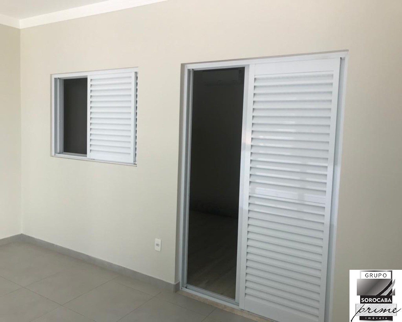 Sobrado com 4 dormitórios à venda, 234 m² por R$ 800.000 - j