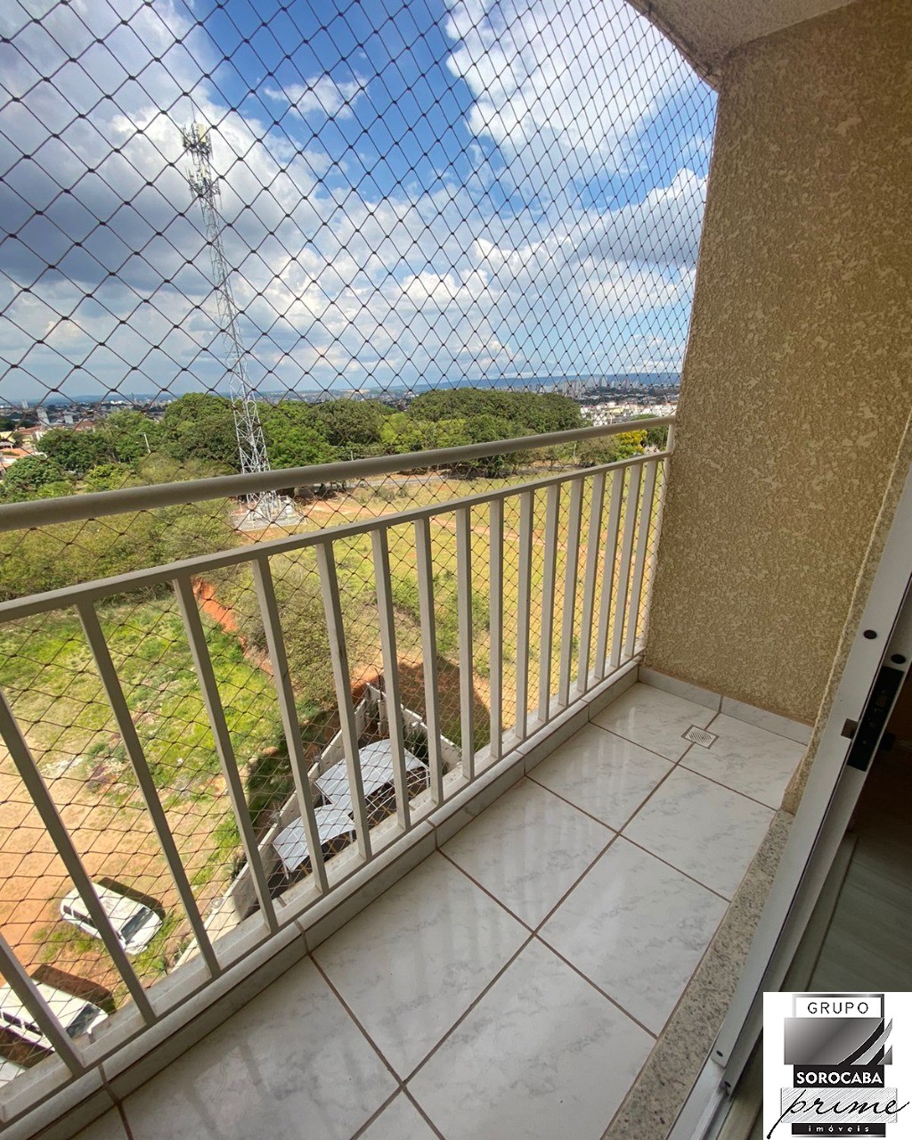 Apartamento com 2 dormitórios para alugar, 63 m² por R$ 990/