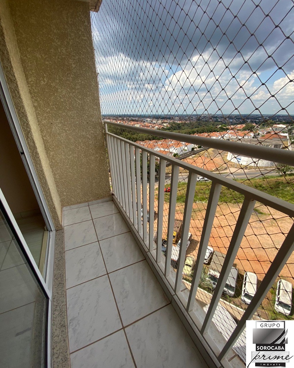 Apartamento com 2 dormitórios para alugar, 63 m² por R$ 990/