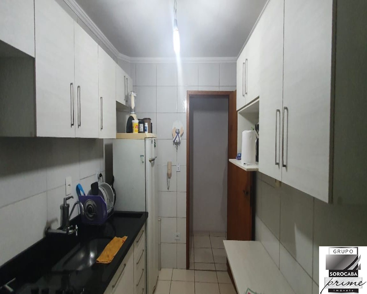 Apartamento com 2 dormitórios à venda, 63 m² por R$ 210.000 