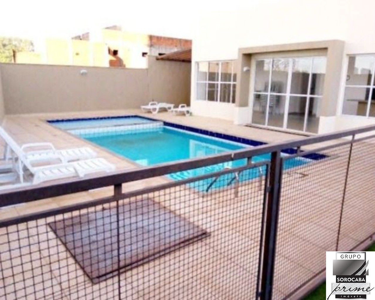 Apartamento com 2 dormitórios à venda, 53 m² por R$ 225.000 