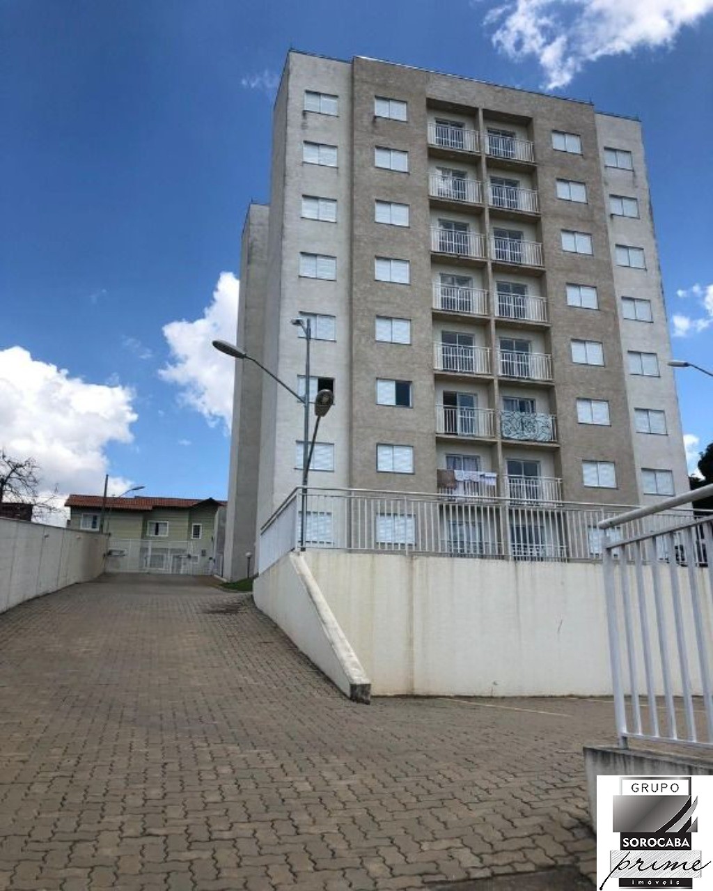 Apartamento com 2 dormitórios à venda, 52 m² por R$ 193.000 