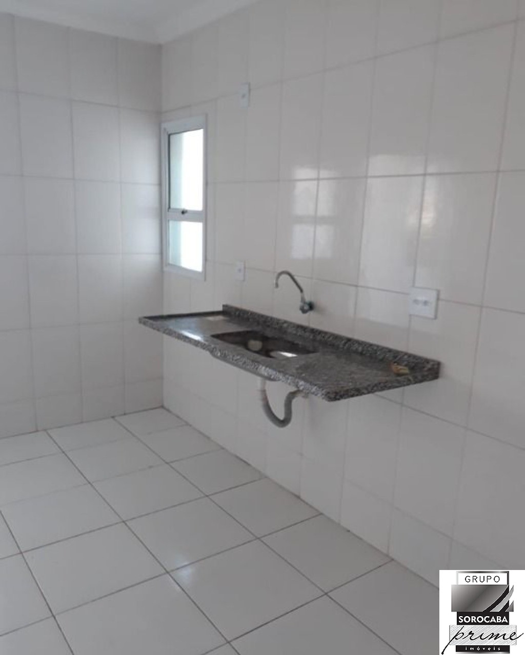 Apartamento com 3 dormitórios à venda, 97 m² por R$ 306.000 